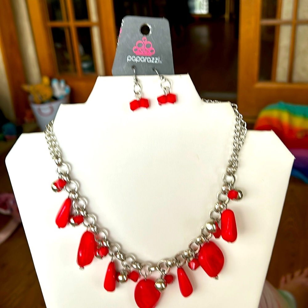 Red and silver short necklace